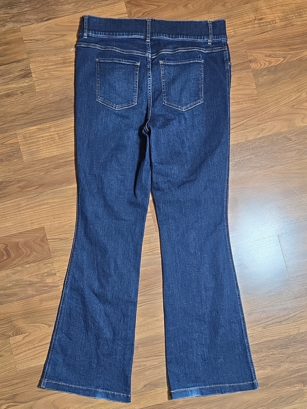 Spanx Pull-on Flare Jeans 20327R - 1X 34" Inseam - Picture 4 of 12